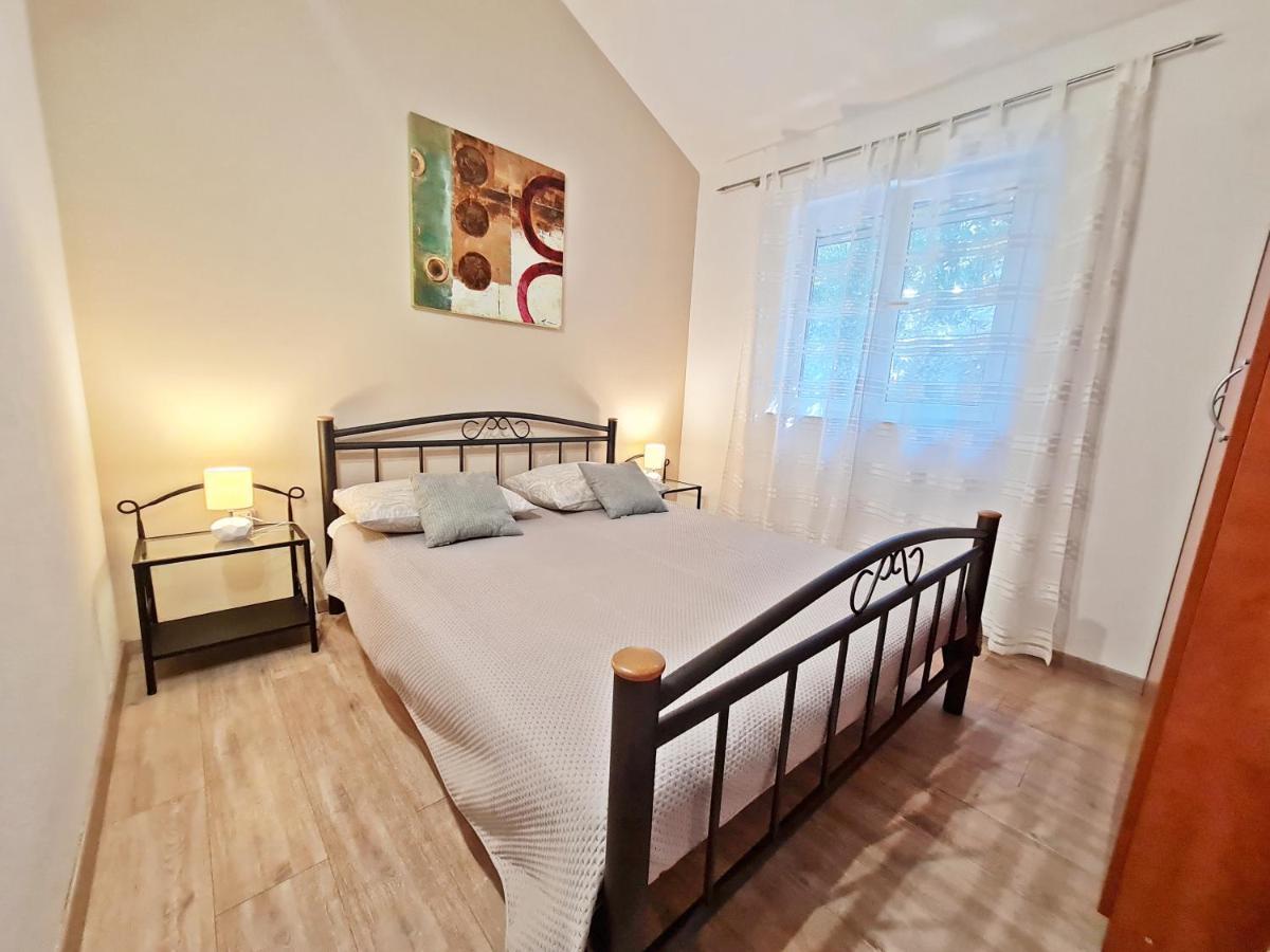Apartment Ivana Borak 오미스 외부 사진